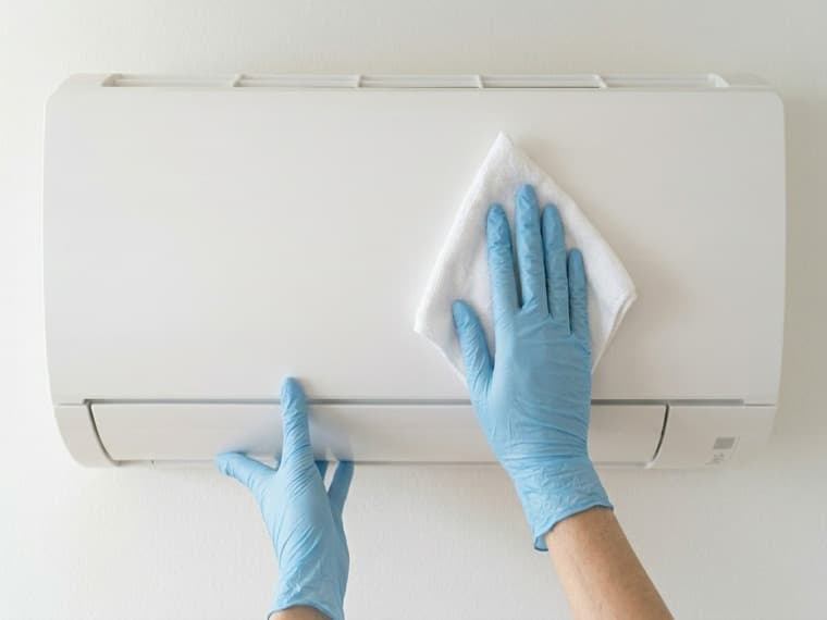 エアコンクリーニングの様子